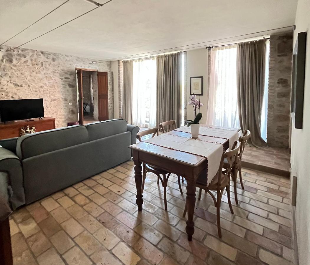 Le Mansarine Charme B&B Castellaro  Exteriör bild