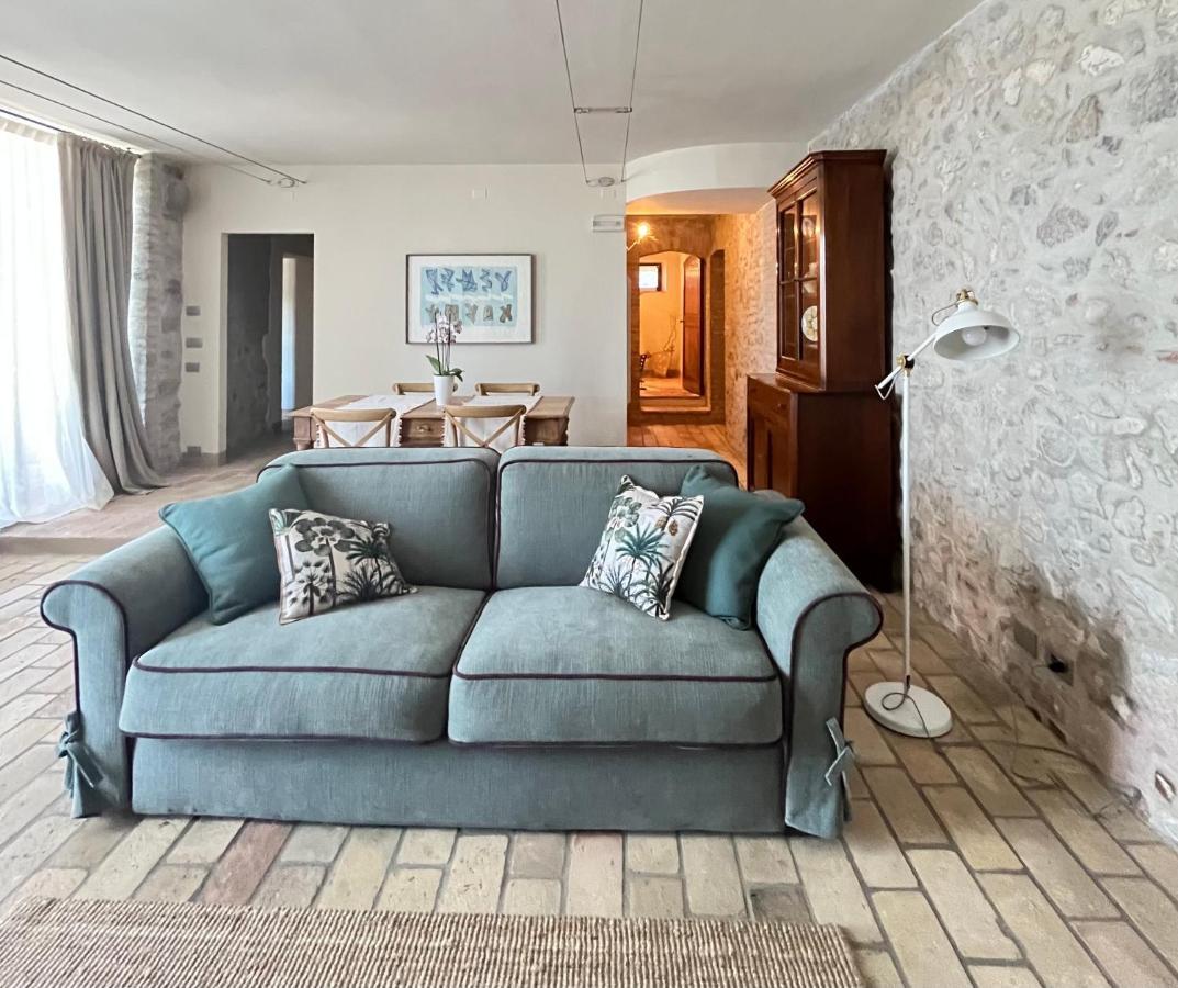 Le Mansarine Charme B&B Castellaro  Exteriör bild
